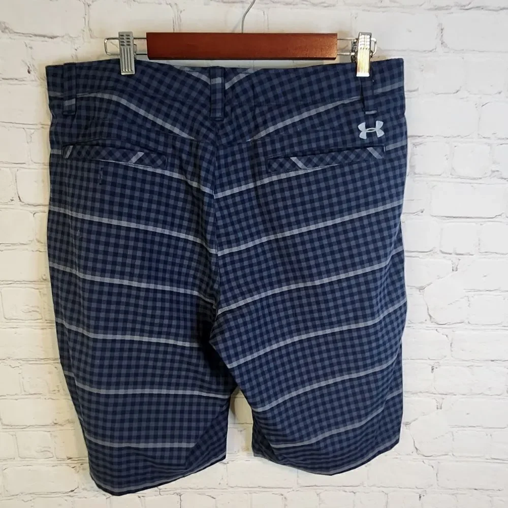 Men's Under Armour flat front short, size 38